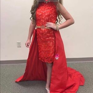 Size 0 or kids 12 gold on belt isn’t included